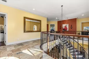 911 Jungle Ave N, Saint Petersburg, FL 33710 - Photo 22