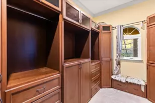 911 Jungle Ave N, Saint Petersburg, FL 33710 - Photo 40