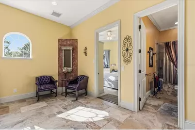 911 Jungle Avenue N, Saint Petersburg, FL 33710 - Photo 28