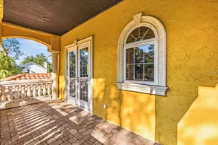 911 Jungle Ave N, Saint Petersburg, FL 33710 - Photo 46