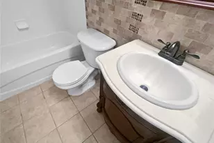 2613 Queen Alberta Dr, Valrico, FL 33596 - Photo 32