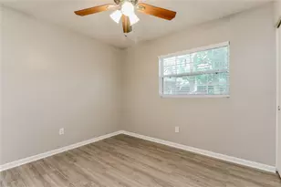 7303 Willow Park Dr, Tampa, FL 33637 - Photo 8