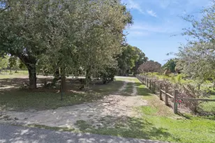 624 Hull Island Dr, Oakland, FL 34787 - Photo 4