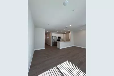 1001 Caroline Street #1-02, Tavares, FL 32778 - Photo 2