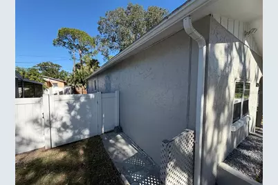 1775 New Hampshire Avenue NE, Saint Petersburg, FL 33703 - Photo 4