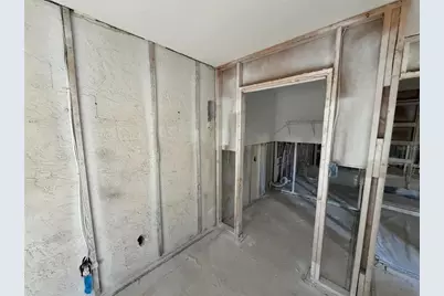 1775 New Hampshire Avenue NE, Saint Petersburg, FL 33703 - Photo 10