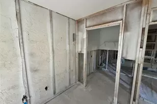 1775 New Hampshire Ave NE, Saint Petersburg, FL 33703 - Photo 10