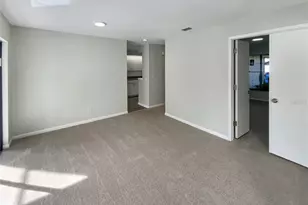 836 Amelia Ct NE, Saint Petersburg, FL 33702 - Photo 18