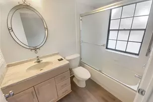 836 Amelia Ct NE, Saint Petersburg, FL 33702 - Photo 32