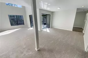 836 Amelia Ct NE, Saint Petersburg, FL 33702 - Photo 8