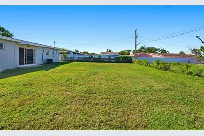 1331 NW 176th Terrace, Miami, FL 33169 - Photo 26