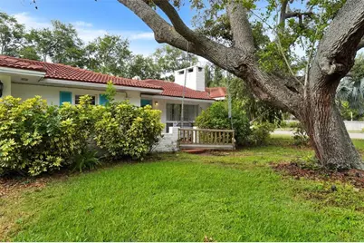 7716 Dartmouth Avenue N, Saint Petersburg, FL 33710 - Photo 2