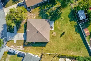 907 Marquette Ct, Deltona, FL 32725 - Photo 4