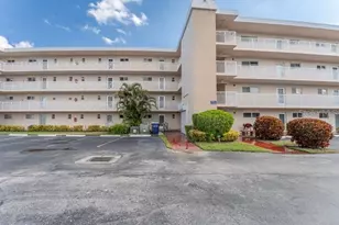 2724 N Garden Dr, Lake Worth, FL 33461 - Photo 2