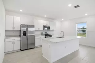 7476 Sandstone Dr, Groveland, FL 34736 - Photo 4