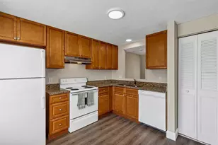 4904 Silver Oaks Village, Orlando, FL 32808 - Photo 8