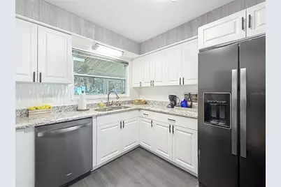 4192 Cr 400, Lake Panasoffkee, FL 33538 - Photo 6