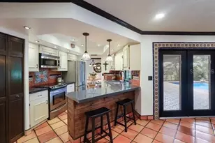 2077 Racimo Dr, Sarasota, FL 34240 - Photo 4