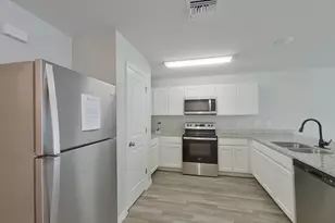 826 Wilmington Pkwy, Cape Coral, FL 33993 - Photo 4