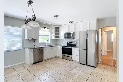 3753 Benson Avenue N, Saint Petersburg, FL 33713 - Photo 8