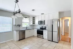 3753 Benson Ave N, Saint Petersburg, FL 33713 - Photo 8