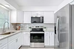 10017 N Hartts Dr, Tampa, FL 33617 - Photo 6