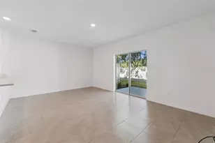 6356 Sophie Oaks Ct, Tampa, FL 33610 - Photo 4