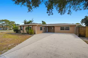 2305 26th Ave W, Bradenton, FL 34205 - Photo 2