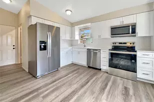 5812 22nd St W, Bradenton, FL 34207 - Photo 2