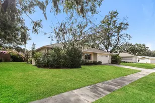 1303 Sandalwood Dr, Plant City, FL 33563 - Photo 2