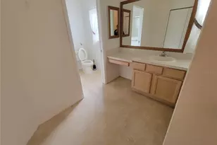 7233 SE 171st Pond Ln, The Villages, FL 32162 - Photo 10