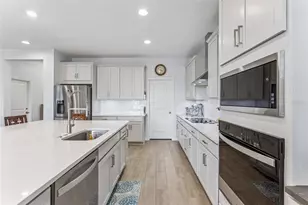 594 Via Bella Ct, Howey in the Hills, FL 34737 - Photo 10