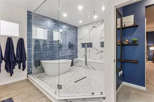 594 Via Bella Ct, Howey in the Hills, FL 34737 - Photo 4