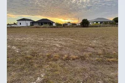 1302 NE 19th Place, Cape Coral, FL 33909 - Photo 4