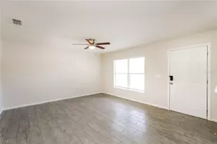 2427 18th St S, Saint Petersburg, FL 33712 - Photo 2