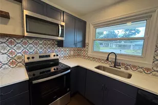 825 Poinsettia Dr, Eustis, FL 32726 - Photo 4