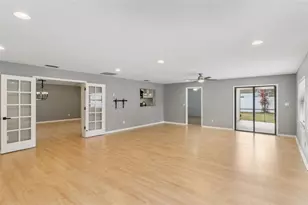 4240 N Landmark Dr, Orlando, FL 32817 - Photo 18