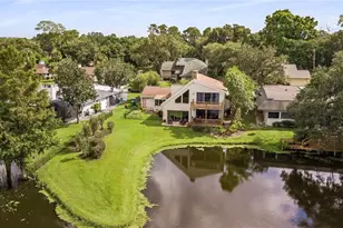 112 1st St, Tavares, FL 32778 - Photo 4