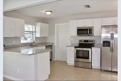 2728 39th Avenue N, Saint Petersburg, FL 33714 - Photo 8
