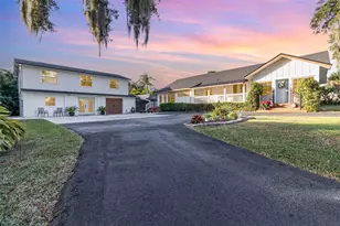 1099 Grove Ave, Mount Dora, FL 32757 - Photo 2