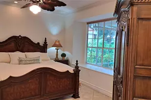 2377 Burton Ln, Sarasota, FL 34239 - Photo 22