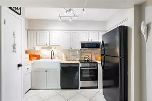 10365 Paradise Blvd, Treasure Island, FL 33706 - Photo 10