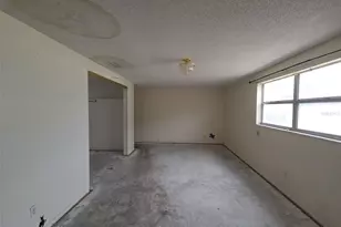 7441 1st St N, Saint Petersburg, FL 33702 - Photo 12