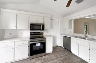 93 Hillside Dr, Eustis, FL 32726 - Photo 12