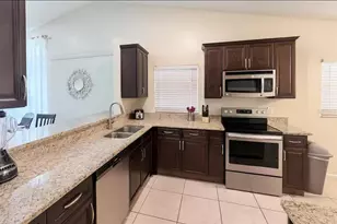 3275 Smoke Signal Cir, Kissimmee, FL 34746 - Photo 2