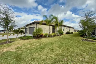 5523 Sapphire Stone Cv, Bradenton, FL 34211 - Photo 2
