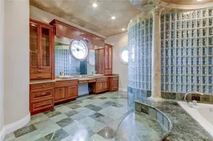 18605 Avenue Monaco, Lutz, FL 33558 - Photo 10