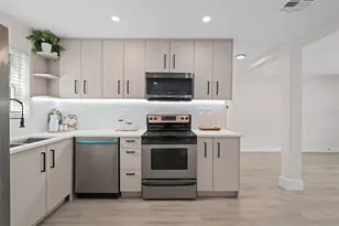 118 Deacon Jones Blvd, Orlando, FL 32810 - Photo 10