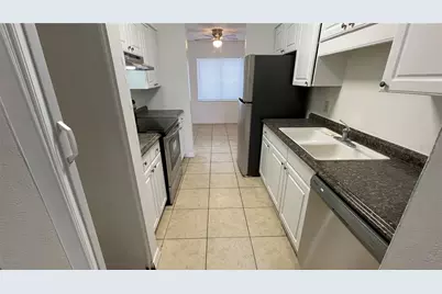 7502 Needle Leaf Place #66, Tampa, FL 33617 - Photo 4