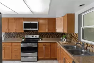 6120 Castlewood Ln, Orlando, FL 32808 - Photo 10